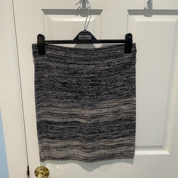 LOFT Outlet Petite Sweater Pull On Skirt Size M - Picture 1 of 5